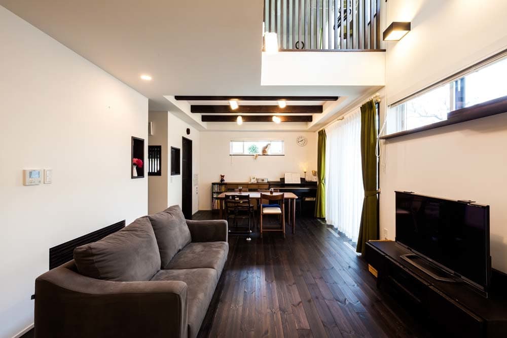 シックでシンプルなリビングダイニング