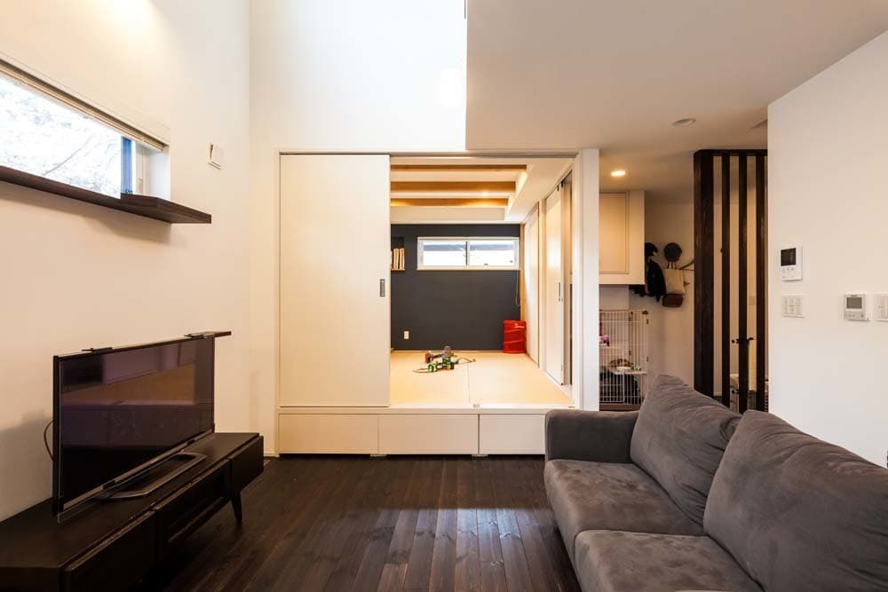 建具も白でシンプルに