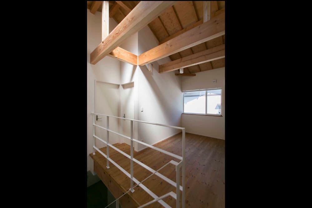 天井の勾配を生かしたフリースペース